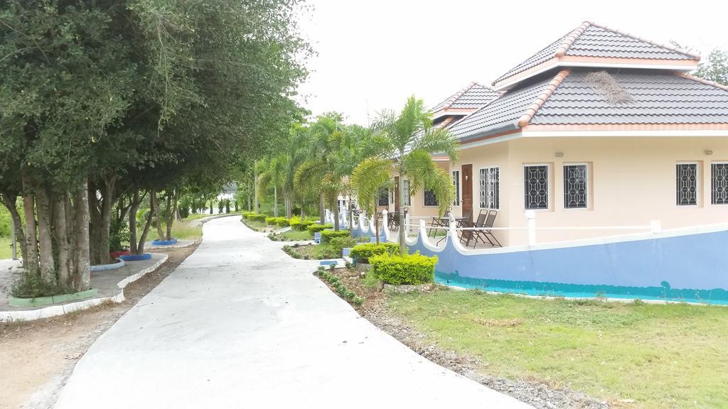 Phloenlom Chomdao Otel Ban Kha Dış mekan fotoğraf