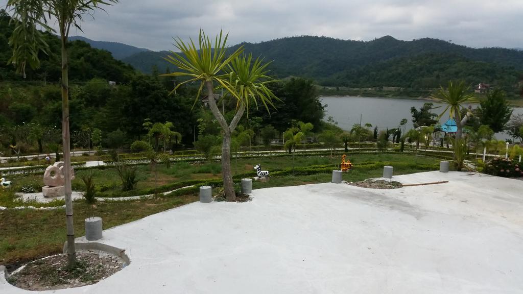 Phloenlom Chomdao Otel Ban Kha Dış mekan fotoğraf